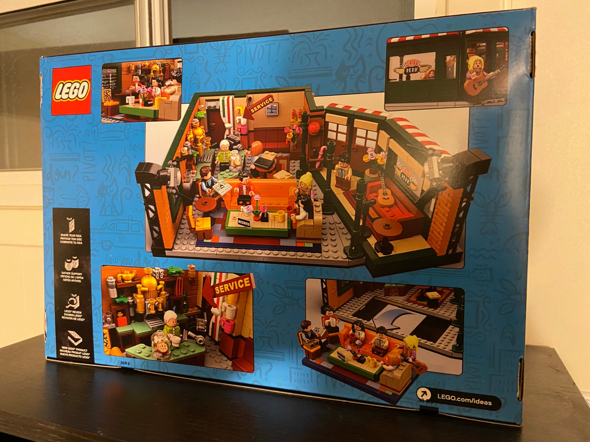 Lego FRIENDS The Television Series Central Perk BRAND NEW 21319