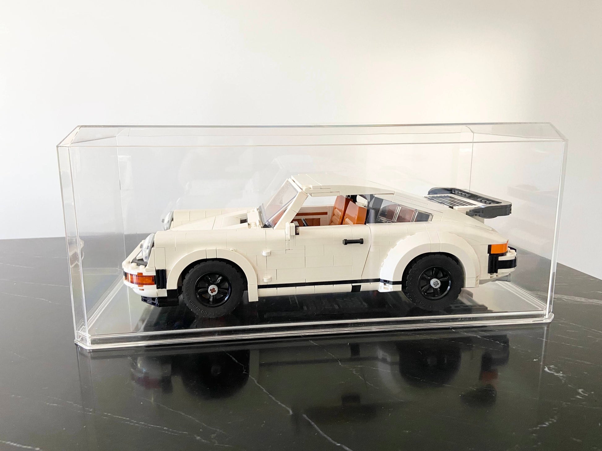 Premium display case for Lego Icons / Creator Experts cars – 2Brick2Handle